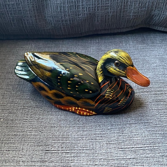 Vintage Ceramic Hand Painted Duck Trinket Box Shiny With Back of Duck the Lid. - Picture 2 of 11